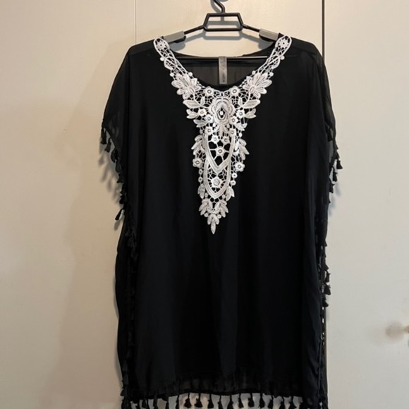 SHEIN Black Sheer Floral Embroidered Poncho Tasseled Hem Loose Tunic Size Medium - Picture 5 of 11